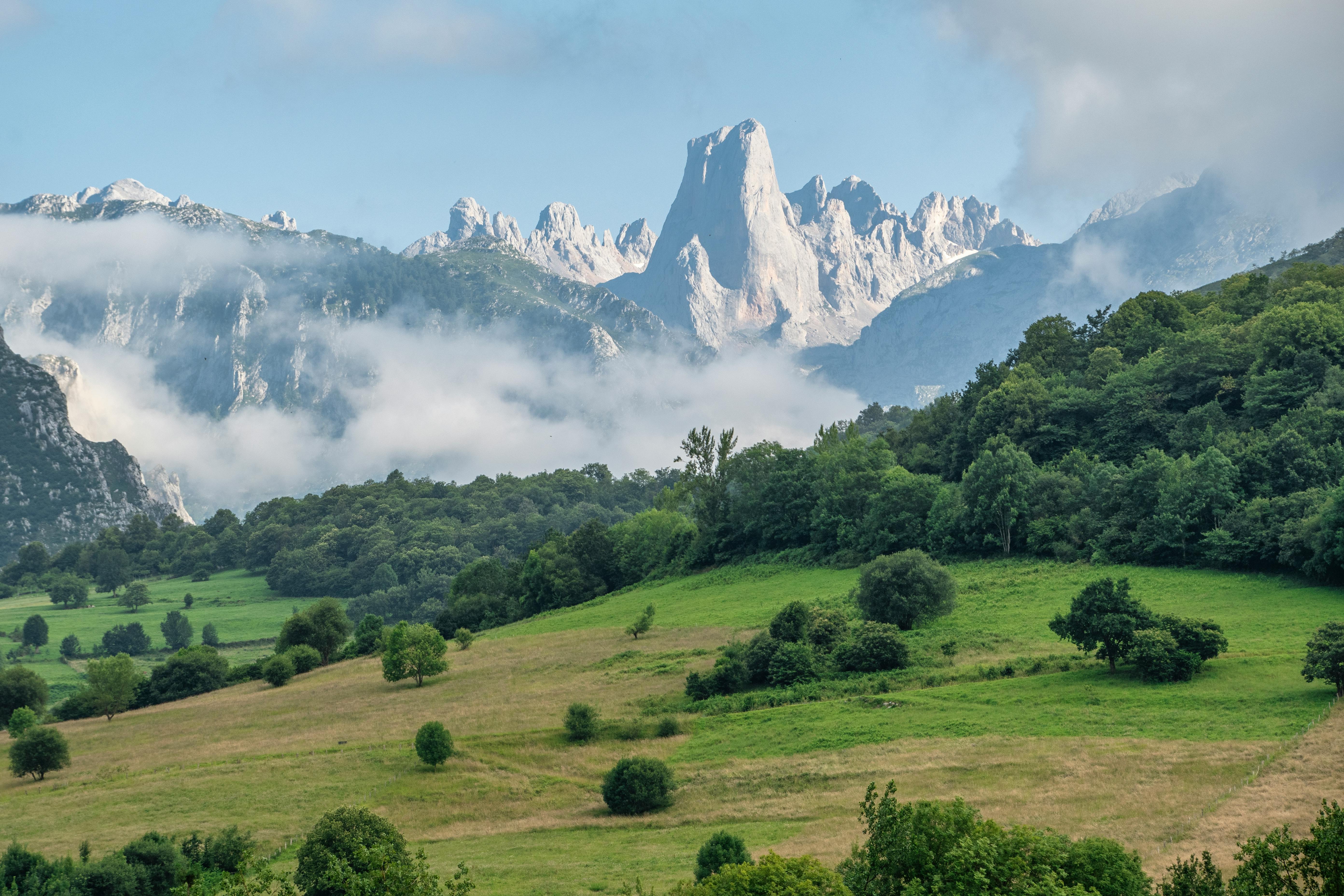 Picos de Europa : sommets karstiques et vallées profondes du nord de l'Espagne